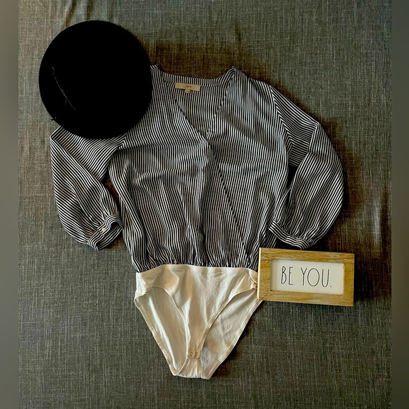 Y2K LOFT Striped Pinstripe V-Neck Bodysuit Medium - Picture 2 of 8